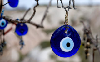 Амулет Глаз Фатимы – лучшая защита от сглаза